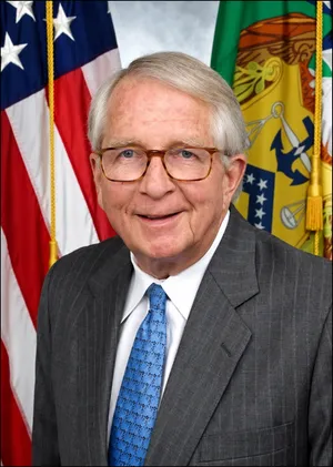 Portrait of Kenneth J. Kies in front of the U.S. and Treasury Department flags